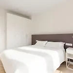Modern And Bright Well Located In Gracia