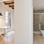Apartament Modern And Bright Well Located In Gracia