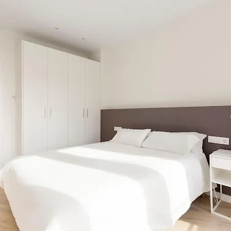 Modern And Bright Well Located In Gracia