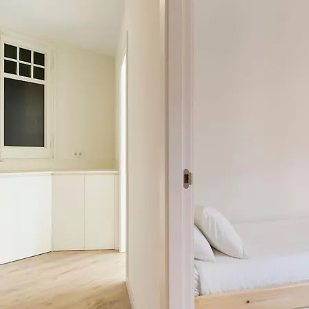 Modern And Bright Well Located In Gracia *