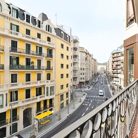 Modern And Bright Well Located In Gracia *