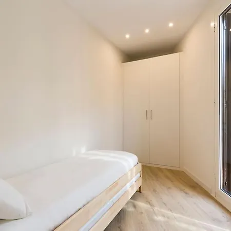 Modern And Bright Well Located In Gracia Barcelona